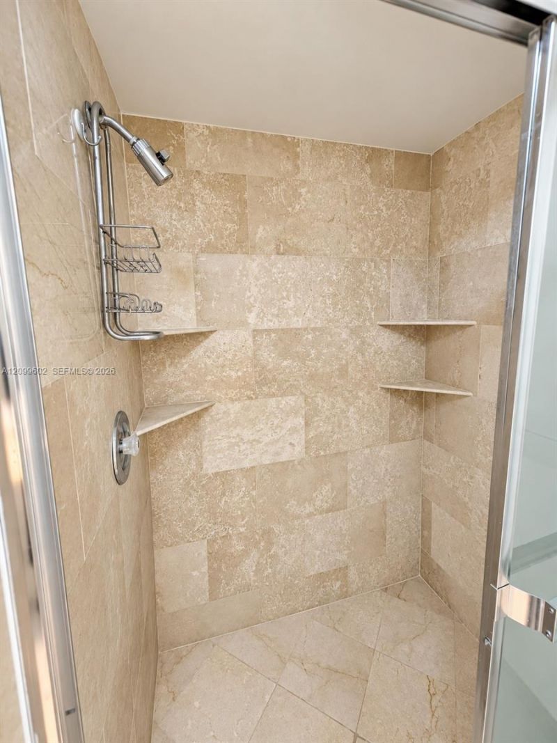 20281 E Country Club Dr , Unit 809, Aventura, FL 33180 Photo