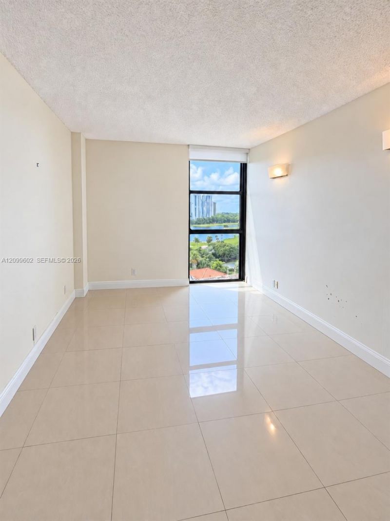 20281 E Country Club Dr , Unit 809, Aventura, FL 33180 Photo