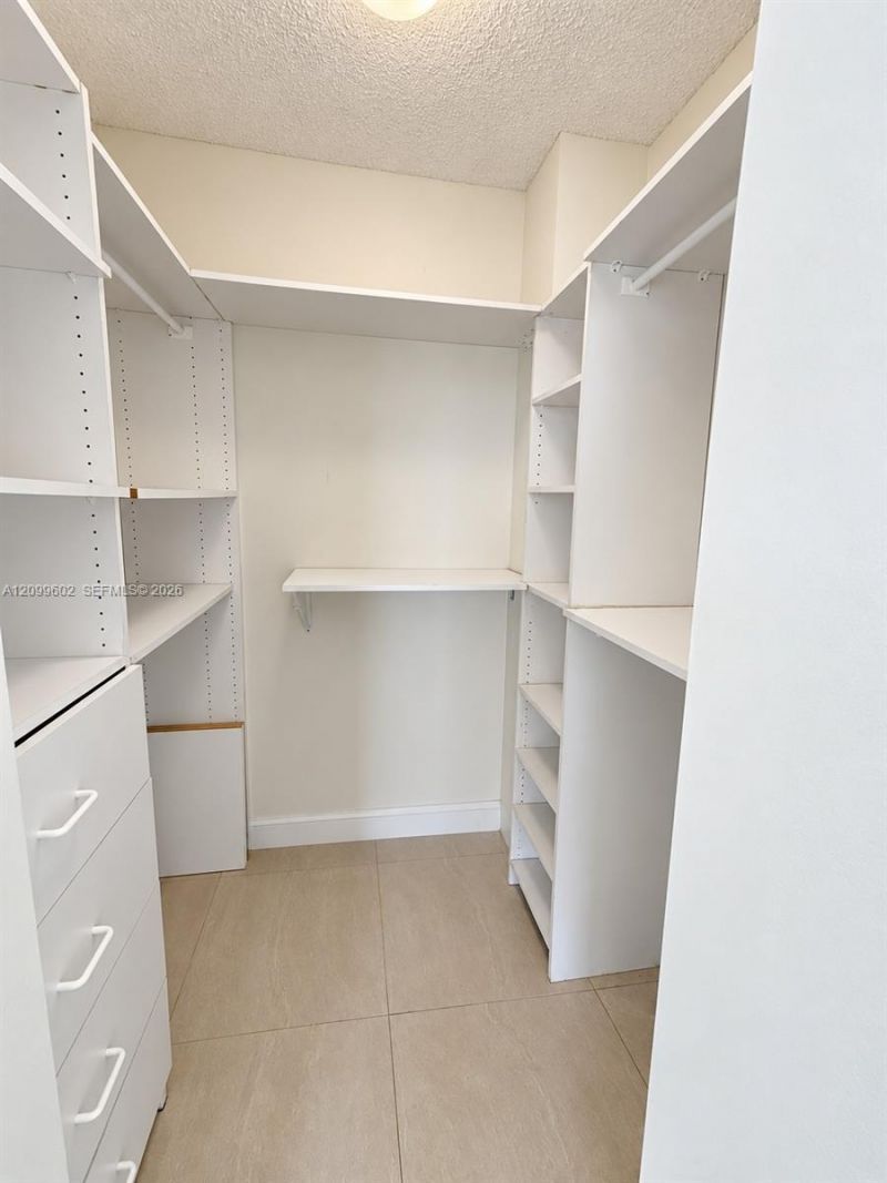 20281 E Country Club Dr , Unit 809, Aventura, FL 33180 Photo