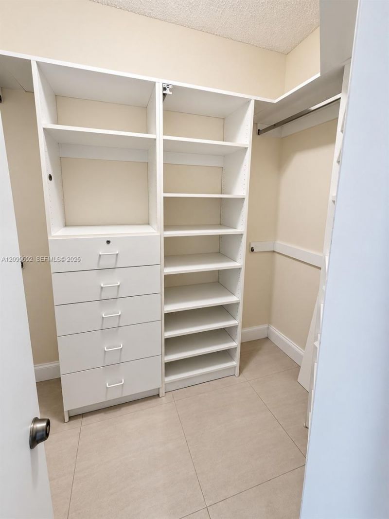 20281 E Country Club Dr , Unit 809, Aventura, FL 33180 Photo