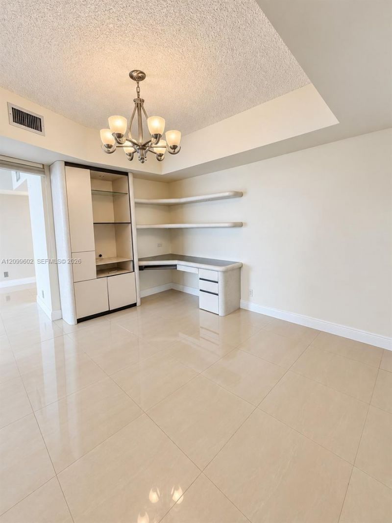 20281 E Country Club Dr , Unit 809, Aventura, FL 33180 Photo