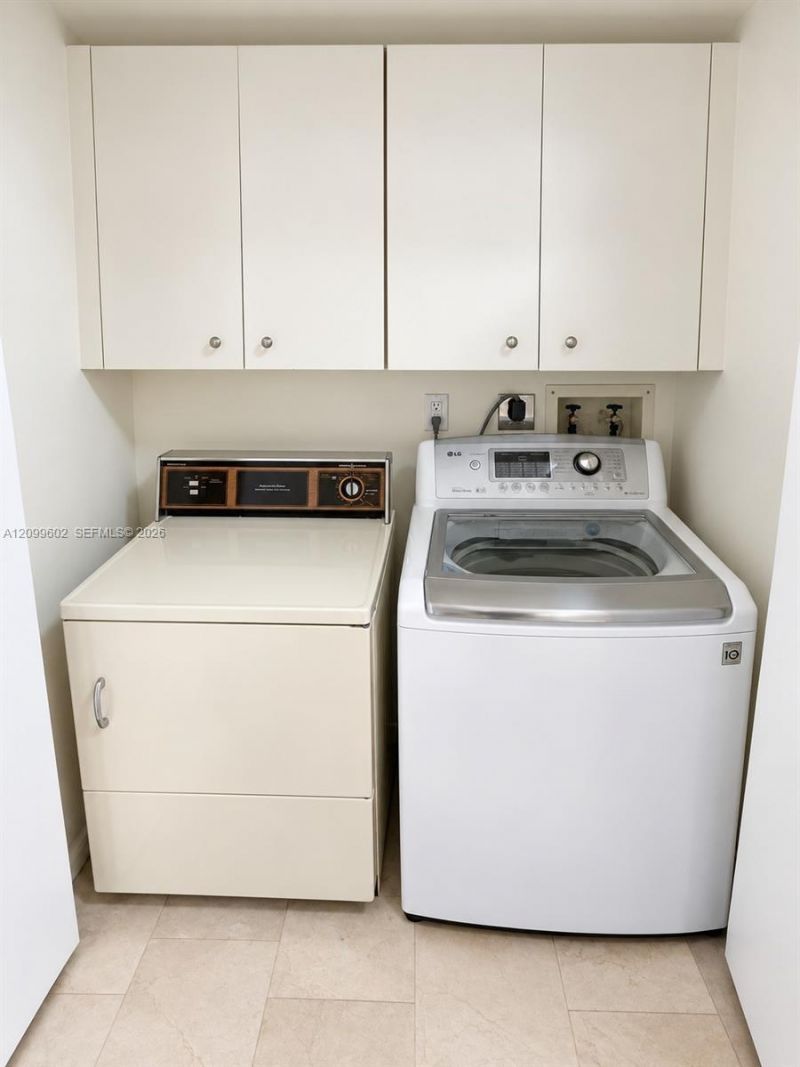 20281 E Country Club Dr , Unit 809, Aventura, FL 33180 Photo