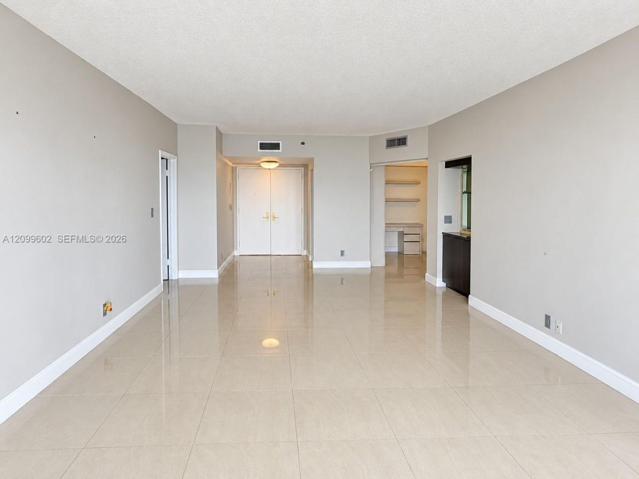 20281 E Country Club Dr , Unit 809, Aventura, FL 33180 Photo