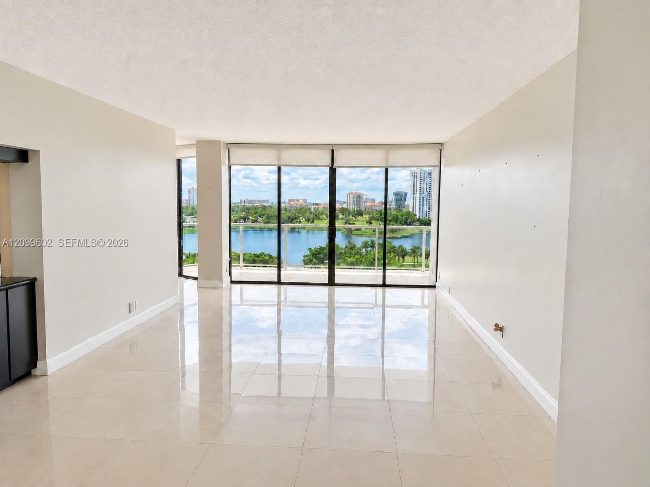 20281 E Country Club Dr , Unit 809, Aventura, FL 33180 Photo