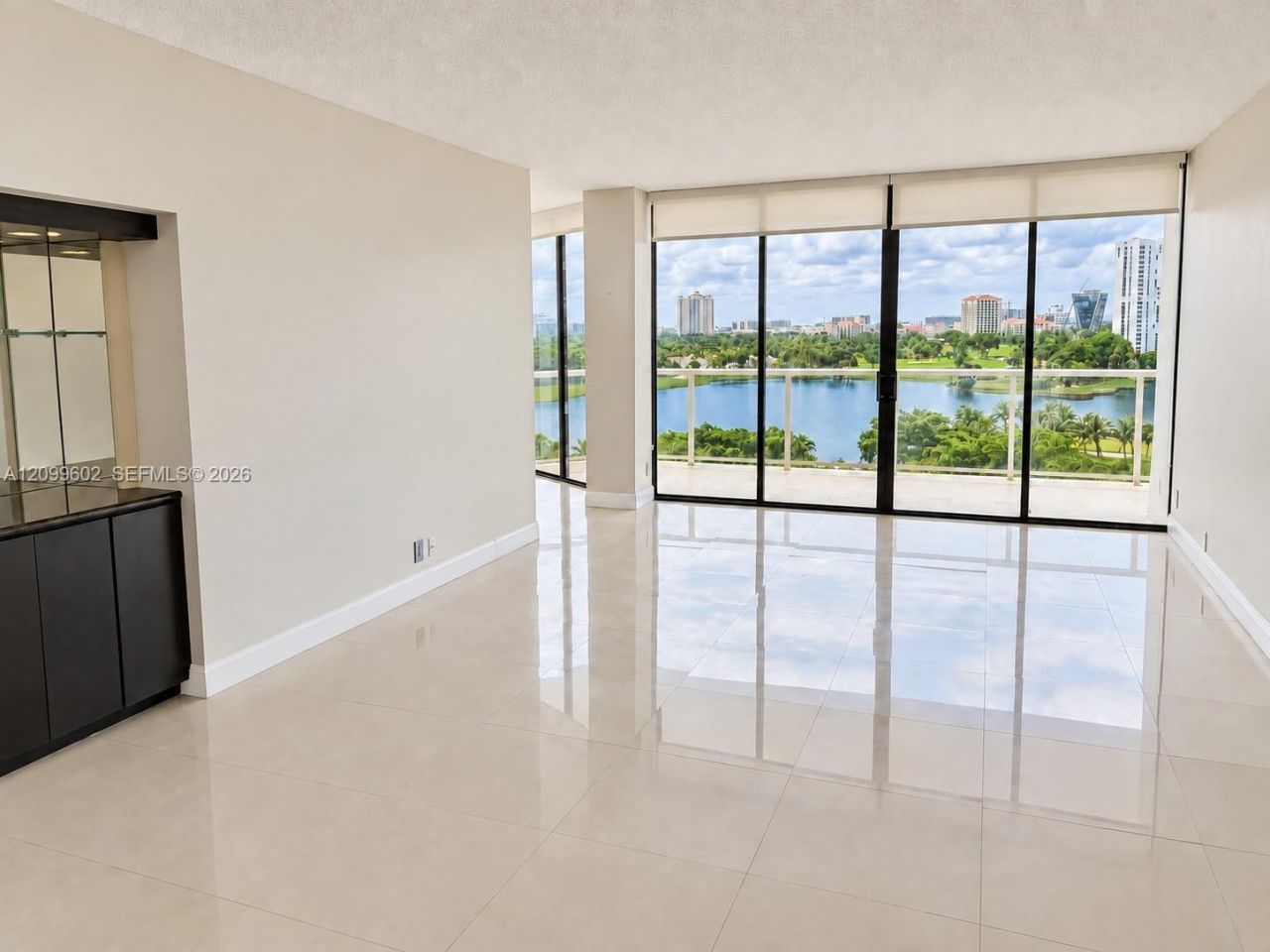 20281 E Country Club Dr , Unit 809, Aventura, FL 33180 Photo