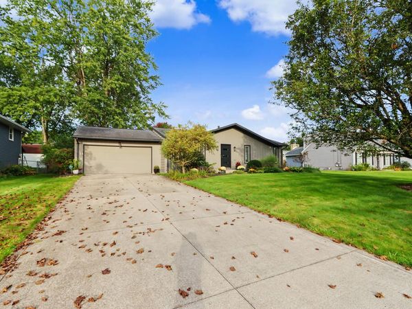 685 North Satinwood Circle, Mansfield, OH 44903