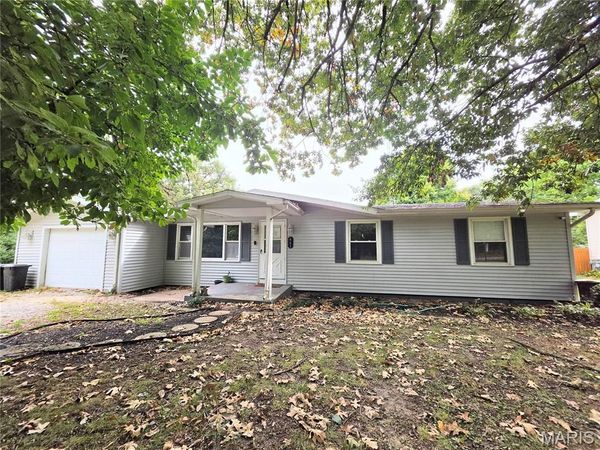 661 Parkside Street , Hillsboro, IL 62049