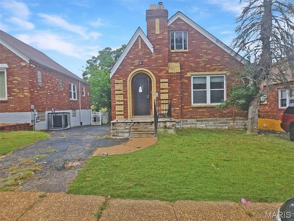 8729 Acacia Drive , Jennings, MO 63136