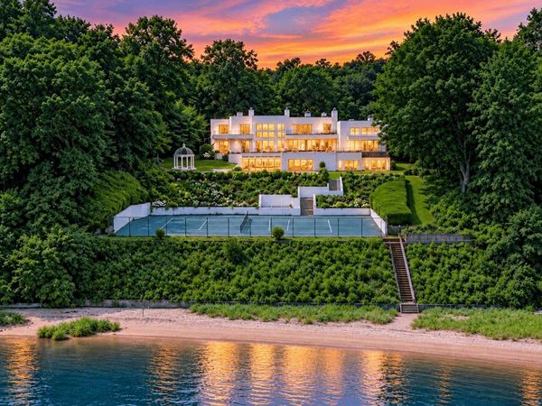 26 Tennis Court Road , Oyster Bay, NY 11771