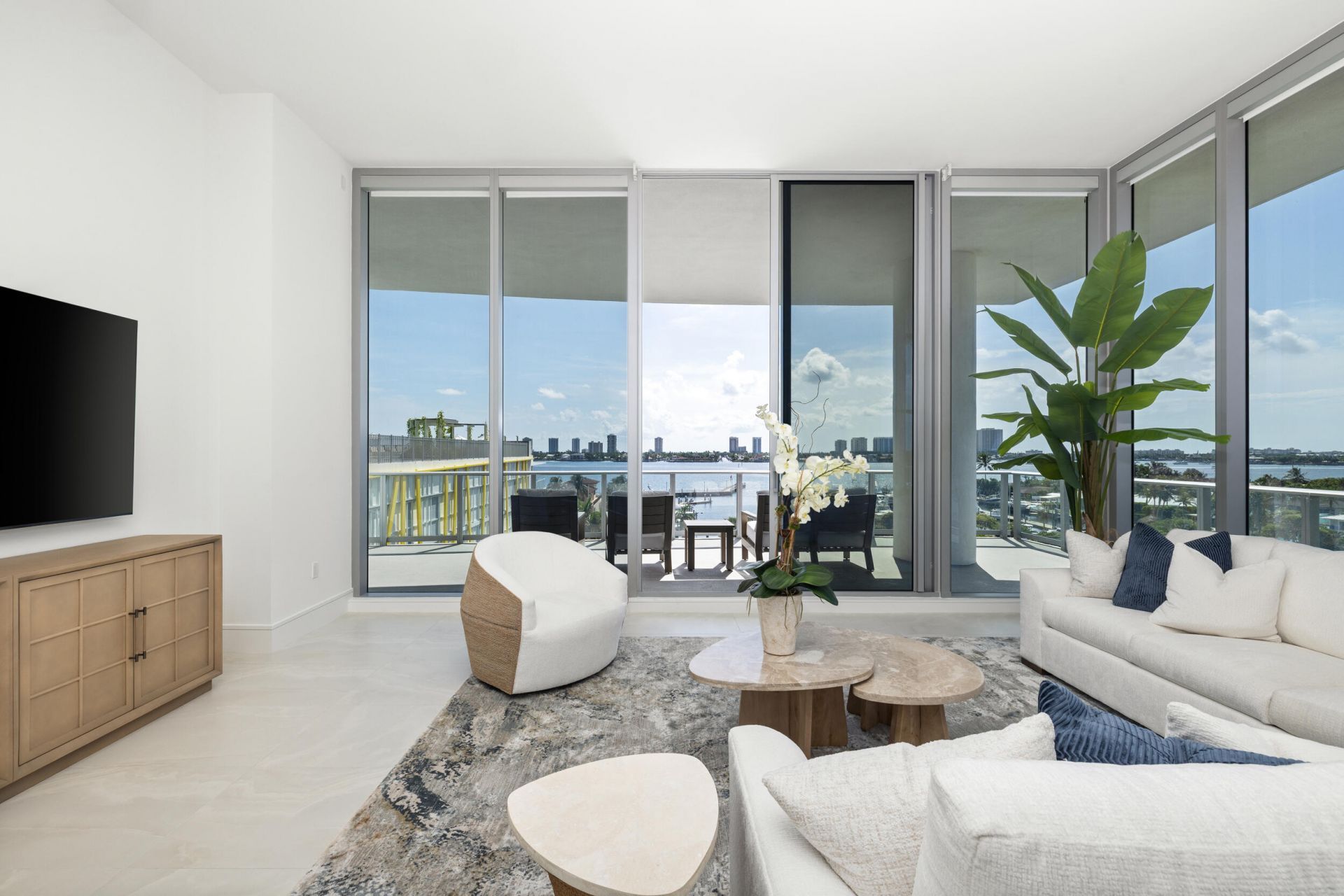 220 Lake Shore Drive, Unit 612, West Palm Beach, FL 33403 Photo