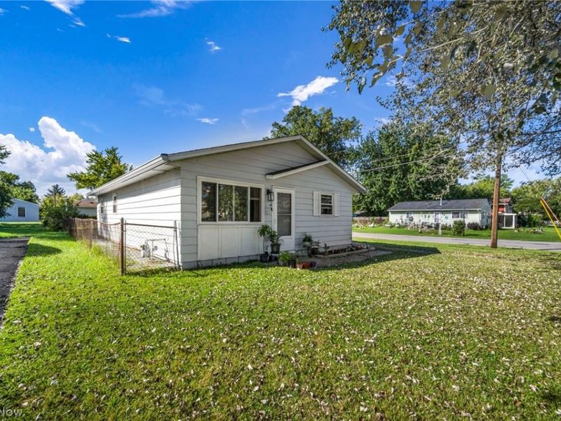 301 Warden Avenue, Elyria, OH 44035 Photo 2