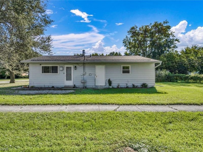 301 Warden Avenue, Elyria, OH 44035 Photo 3