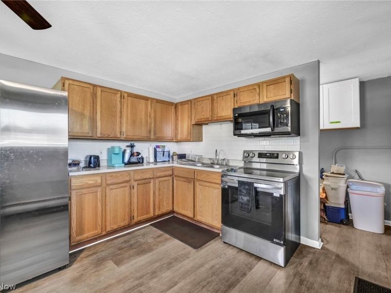 301 Warden Avenue, Elyria, OH 44035 Photo 6