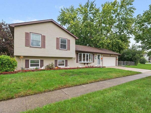 430 E Morse Avenue , Bartlett, IL 60103