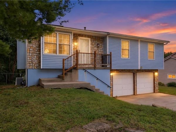 800 N Mohican Drive, Independence, MO 64056