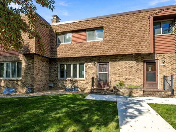 1402 E Gateway Circle S, Unit H, Fargo, ND 58103