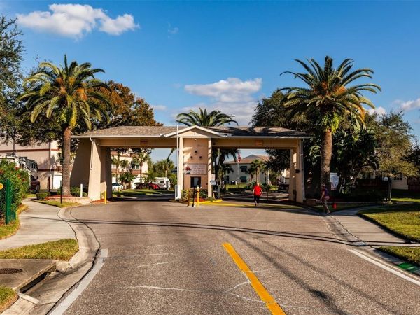 9950 62ND TERRACE N, Unit 117, ST PETERSBURG, FL 33708