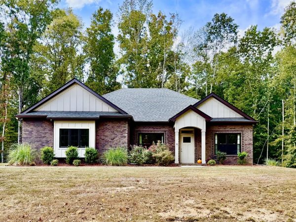 2170 Highway 48 , Clarksville, TN 37040