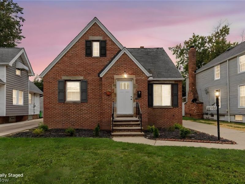 26400 Oriole Avenue, Euclid, OH 44132 Photo 1