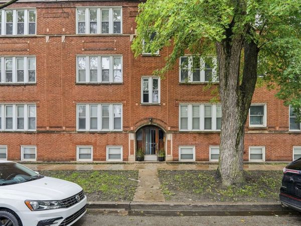 7205 N Damen Avenue, Unit 3, Chicago, IL 60645