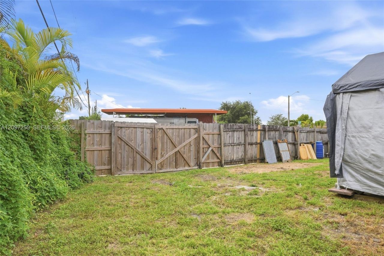9270 SW 43rd St , Miami, FL 33165 Photo