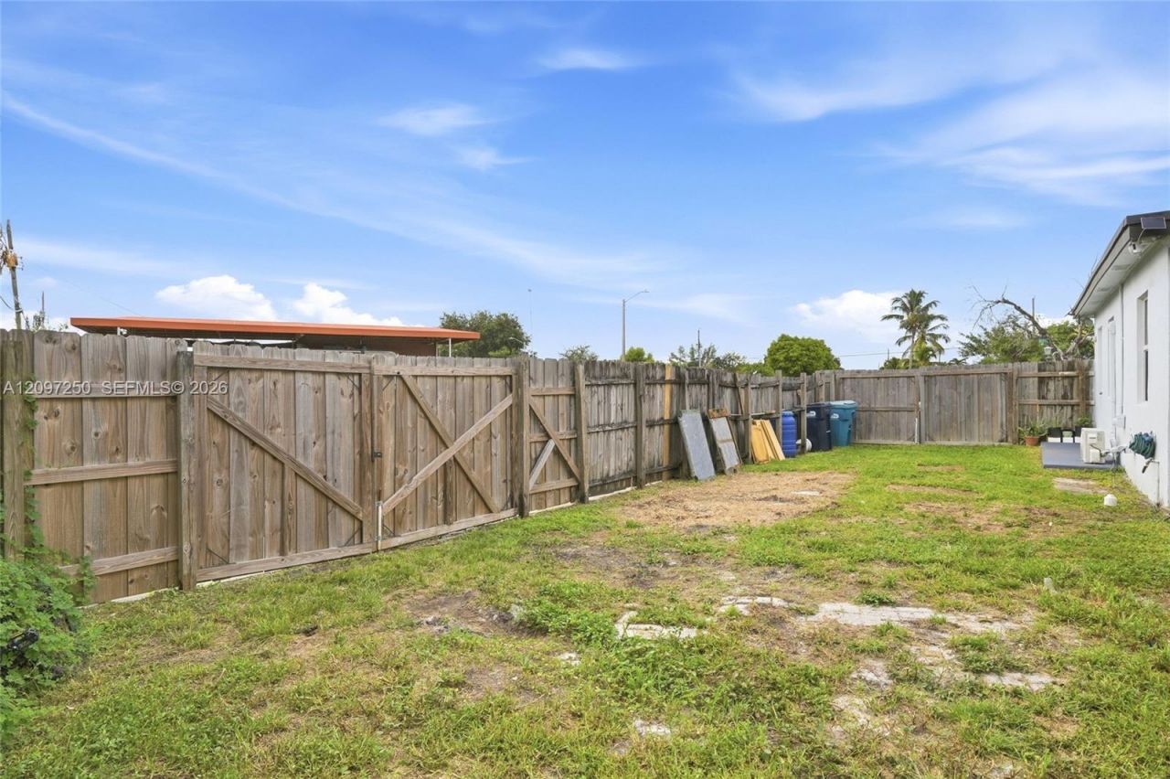 9270 SW 43rd St , Miami, FL 33165 Photo