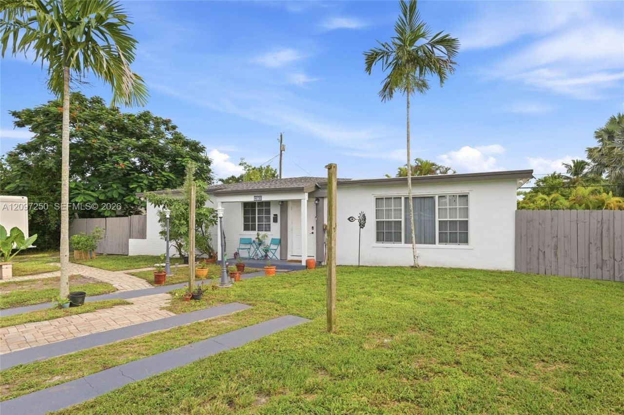 9270 SW 43rd St , Miami, FL 33165 Photo