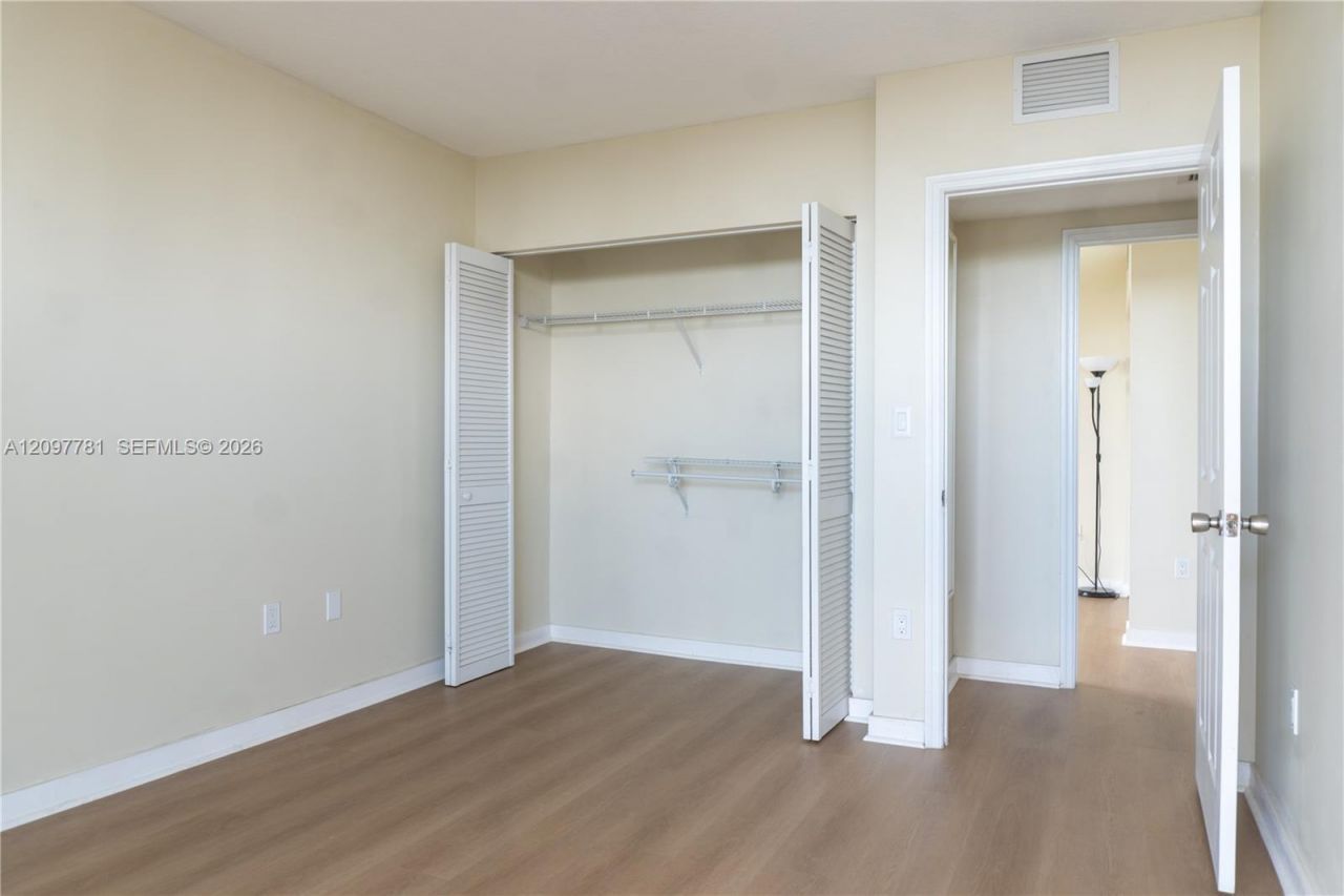 900 SW 8th St , Unit 1503, Miami, FL 33130 Photo