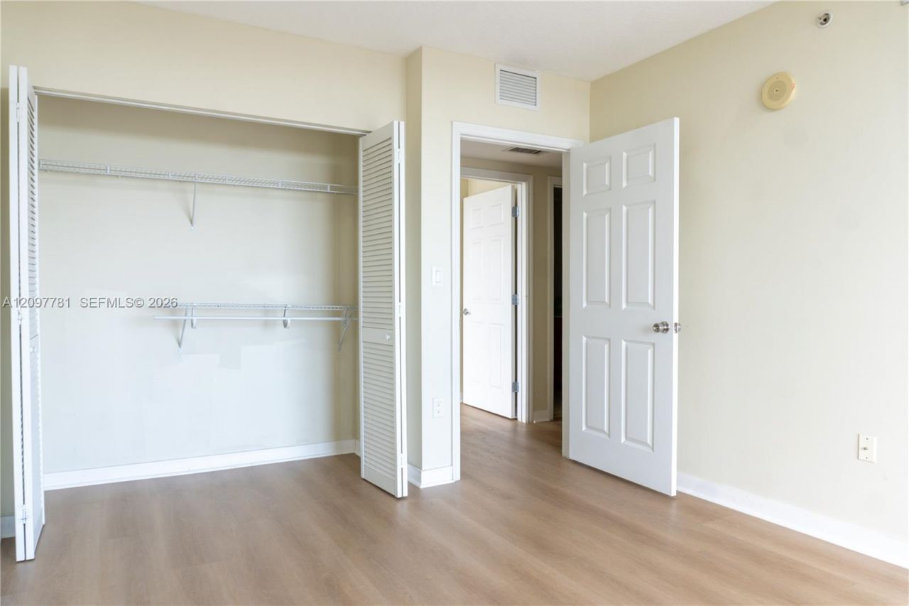 900 SW 8th St , Unit 1503, Miami, FL 33130 Photo