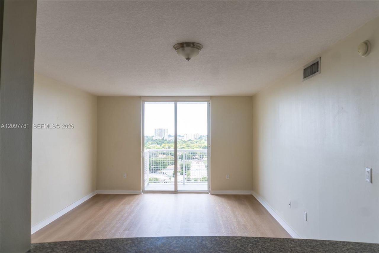 900 SW 8th St , Unit 1503, Miami, FL 33130 Photo
