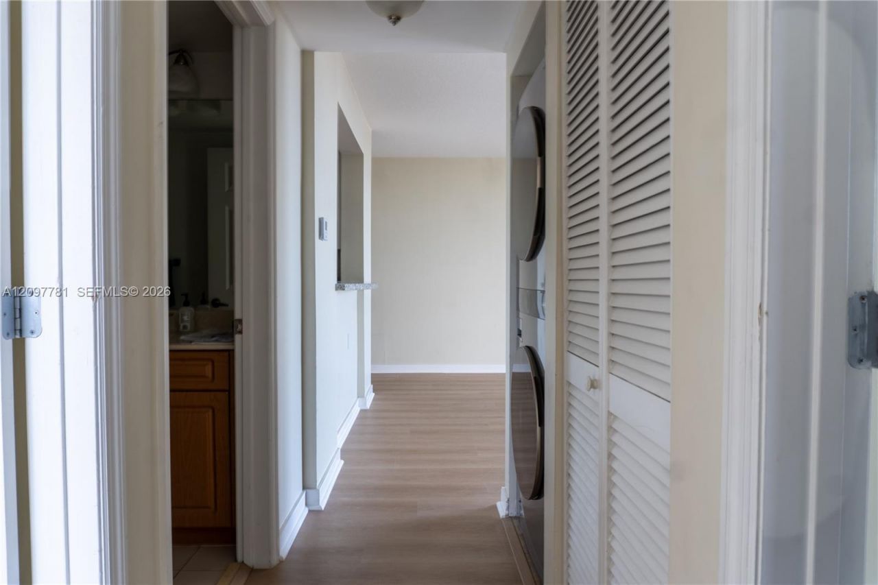 900 SW 8th St , Unit 1503, Miami, FL 33130 Photo