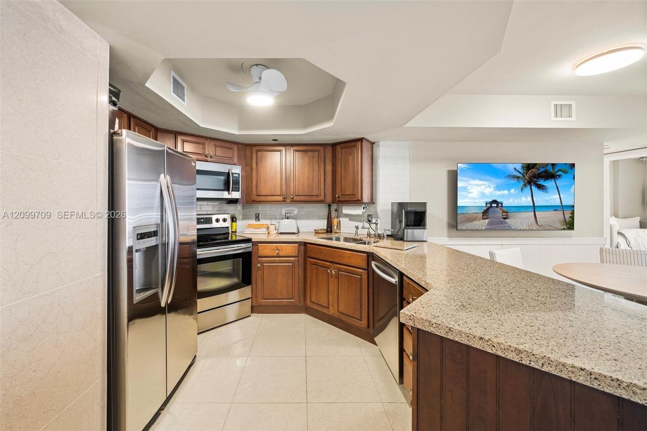 8911 Collins Ave , Unit 904, Surfside, FL 33154 Photo