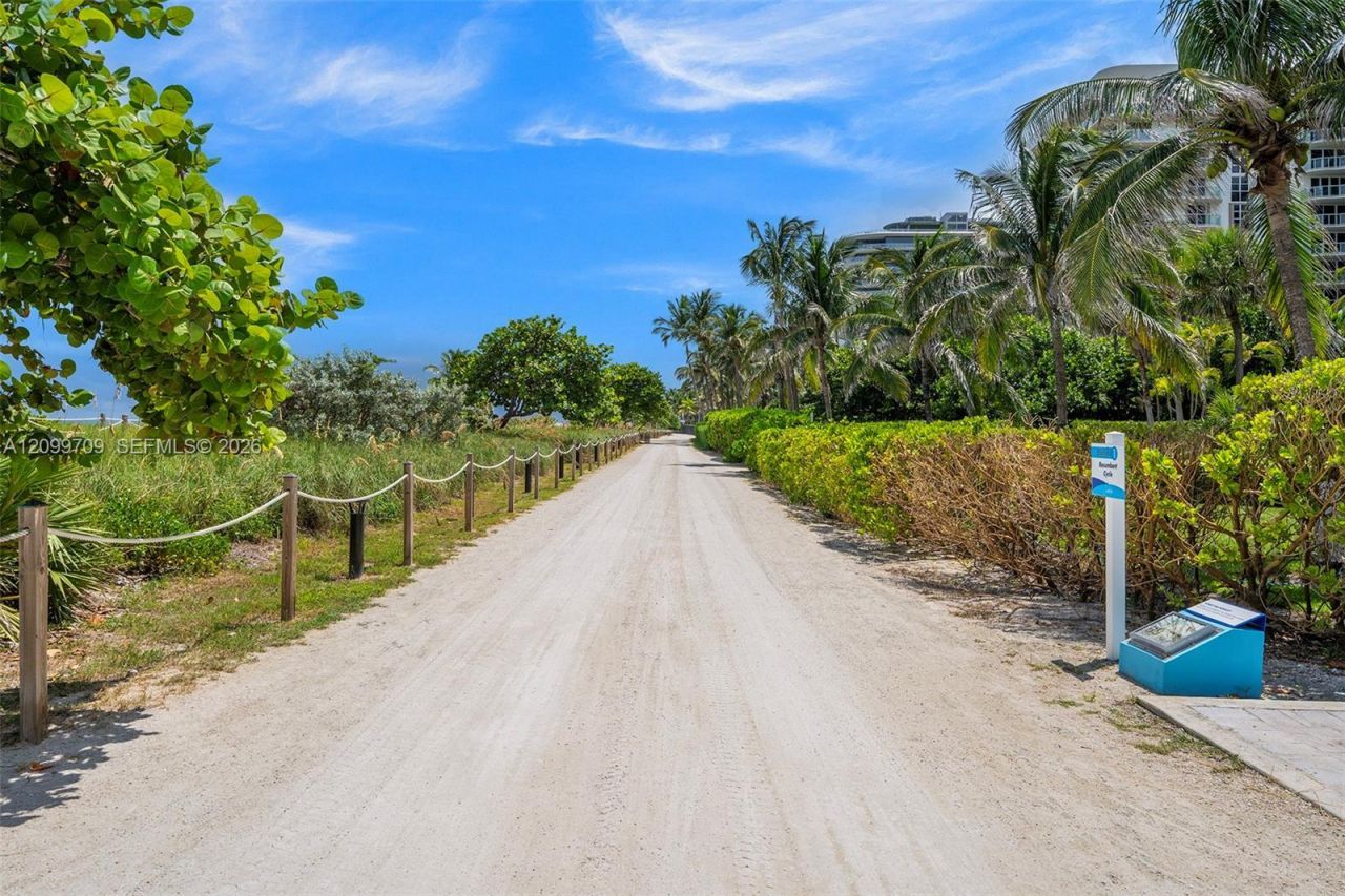 8911 Collins Ave , Unit 904, Surfside, FL 33154 Photo