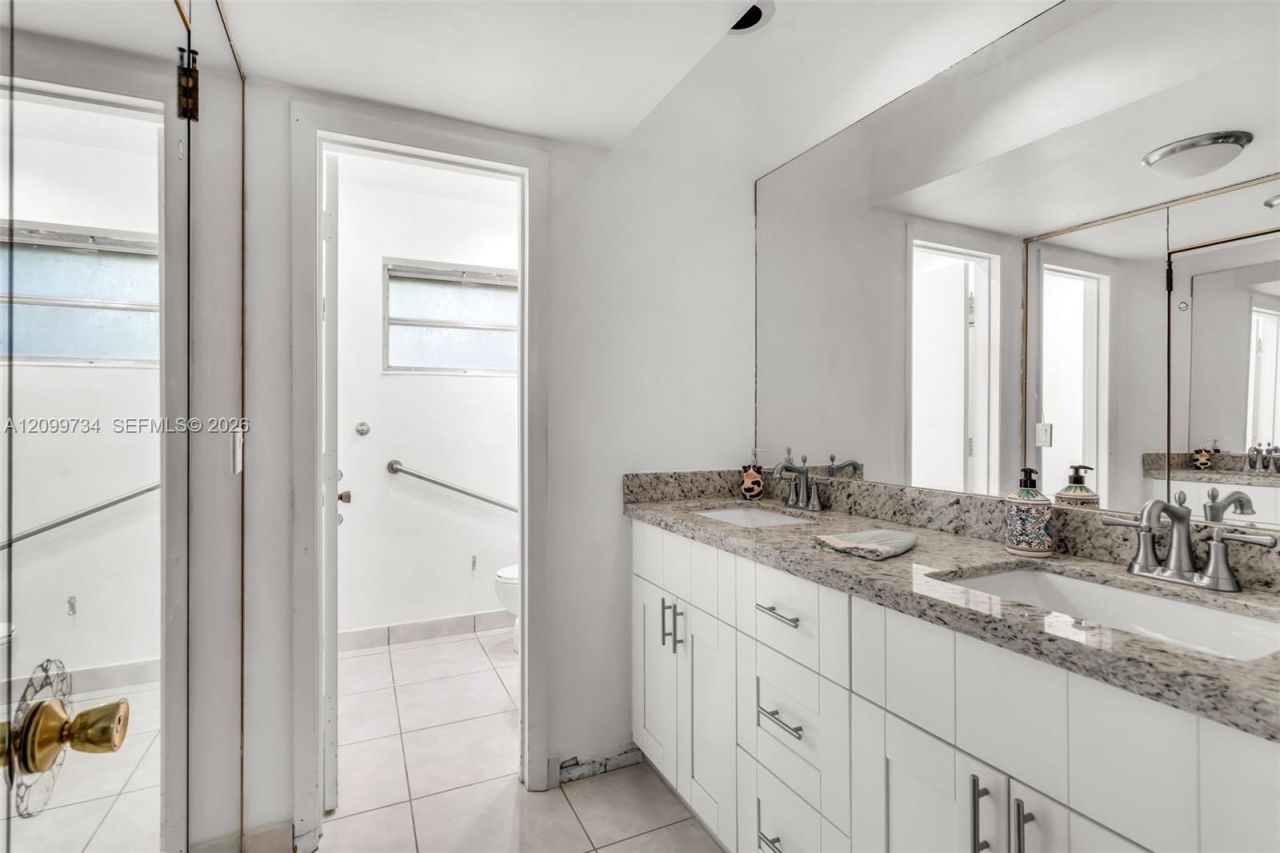 7200 S Miami Lakeway S, Miami Lakes, FL 33014 Photo