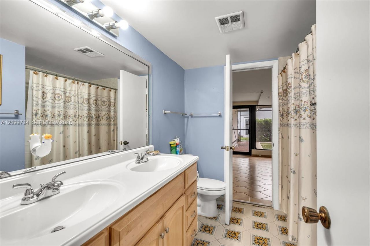 7200 S Miami Lakeway S, Miami Lakes, FL 33014 Photo