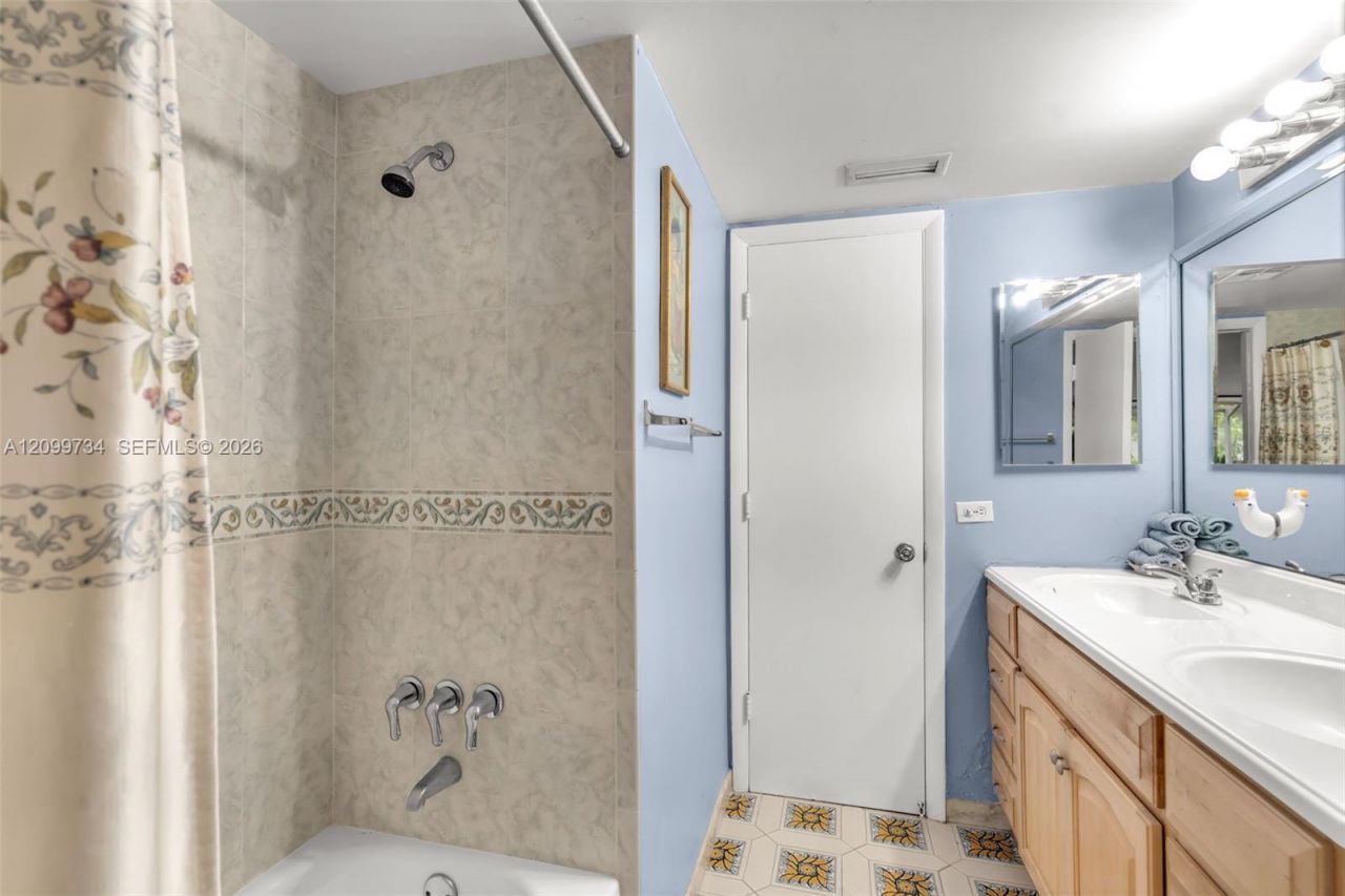 7200 S Miami Lakeway S, Miami Lakes, FL 33014 Photo