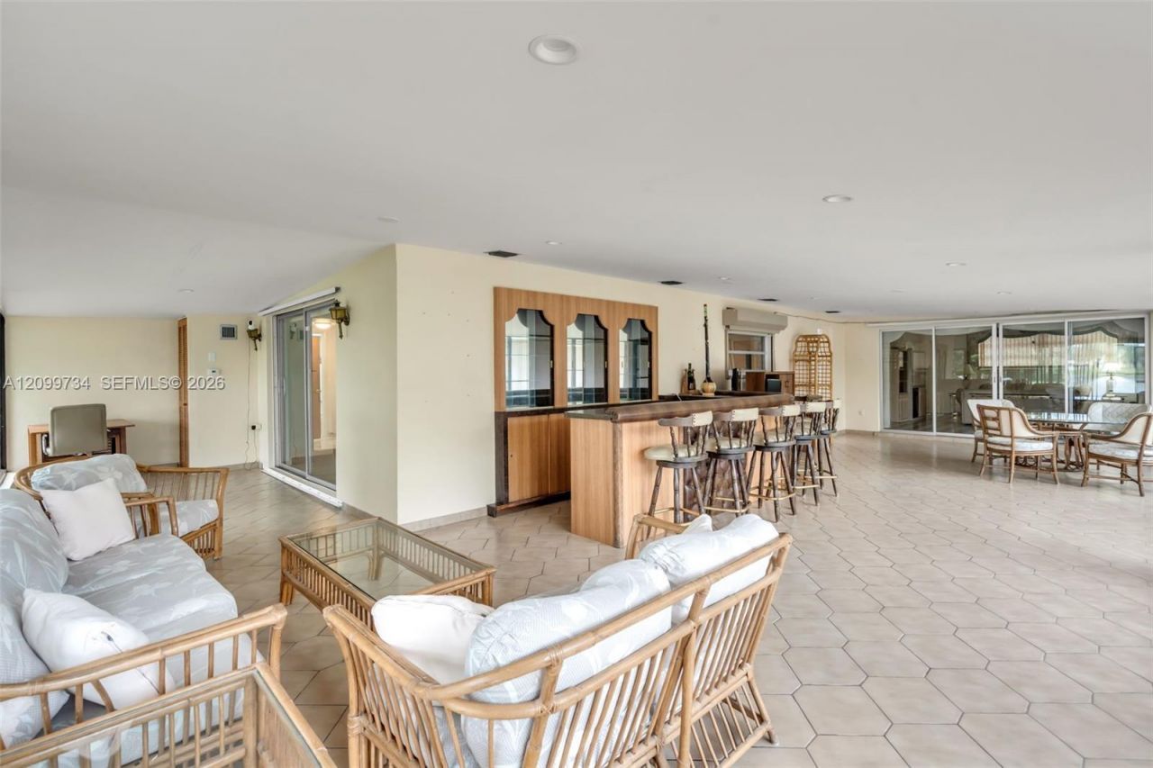 7200 S Miami Lakeway S, Miami Lakes, FL 33014 Photo