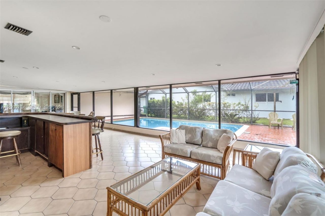 7200 S Miami Lakeway S, Miami Lakes, FL 33014 Photo
