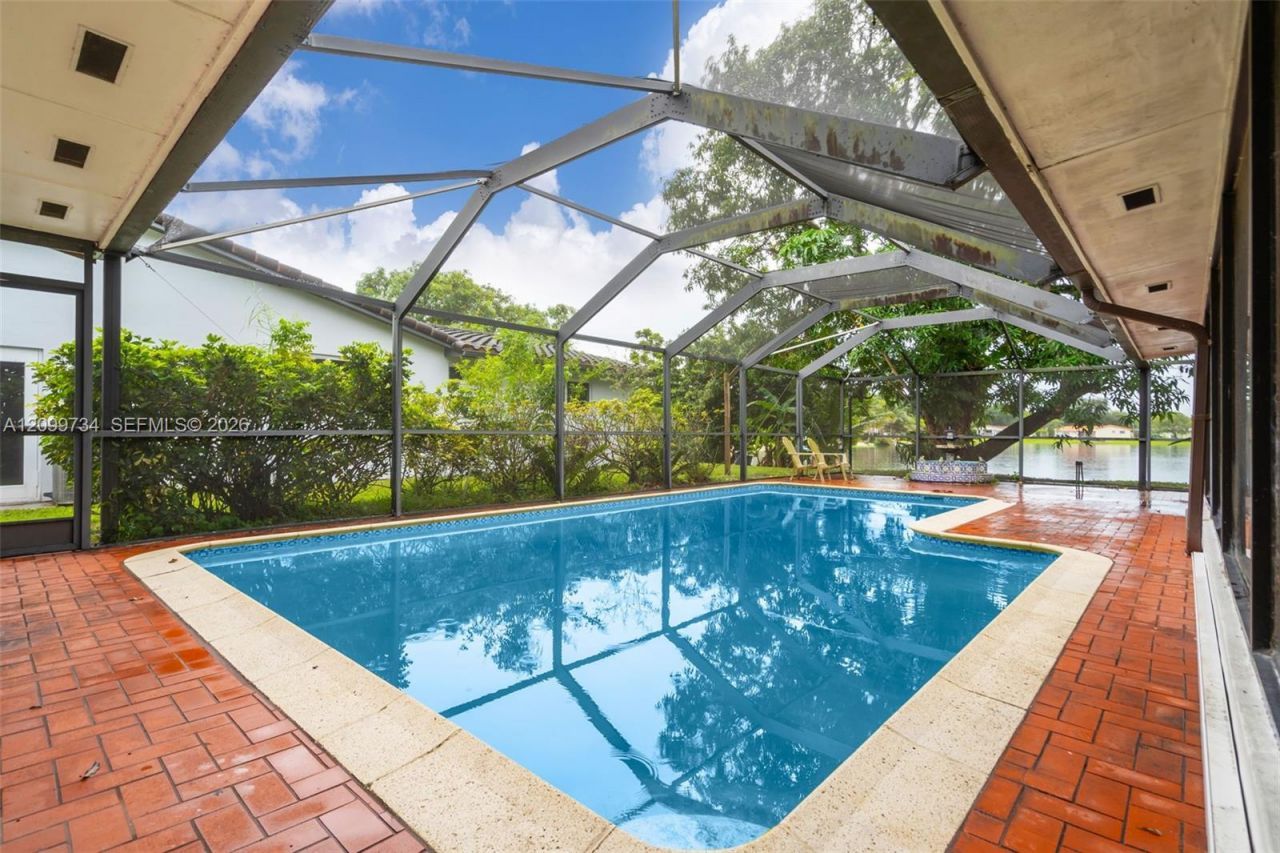 7200 S Miami Lakeway S, Miami Lakes, FL 33014 Photo