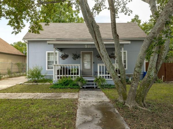 911 W 3rd ST, Unit 1-2, Taylor, TX 76574