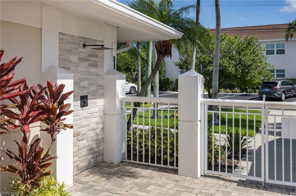 421 12th Ave S, Unit A11, Naples, FL 34102 Photo