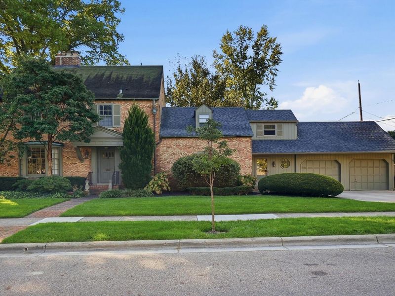 2375 Andover Road, Upper Arlington, OH 43221 Photo 2