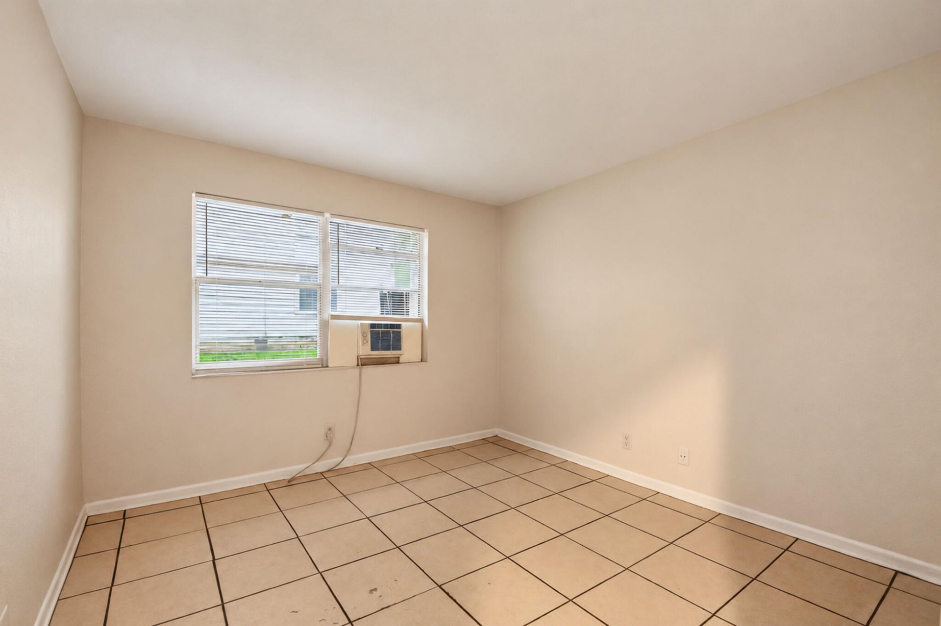 633 10th Street, Unit 1-5, West Palm Beach, FL 33422 Photo