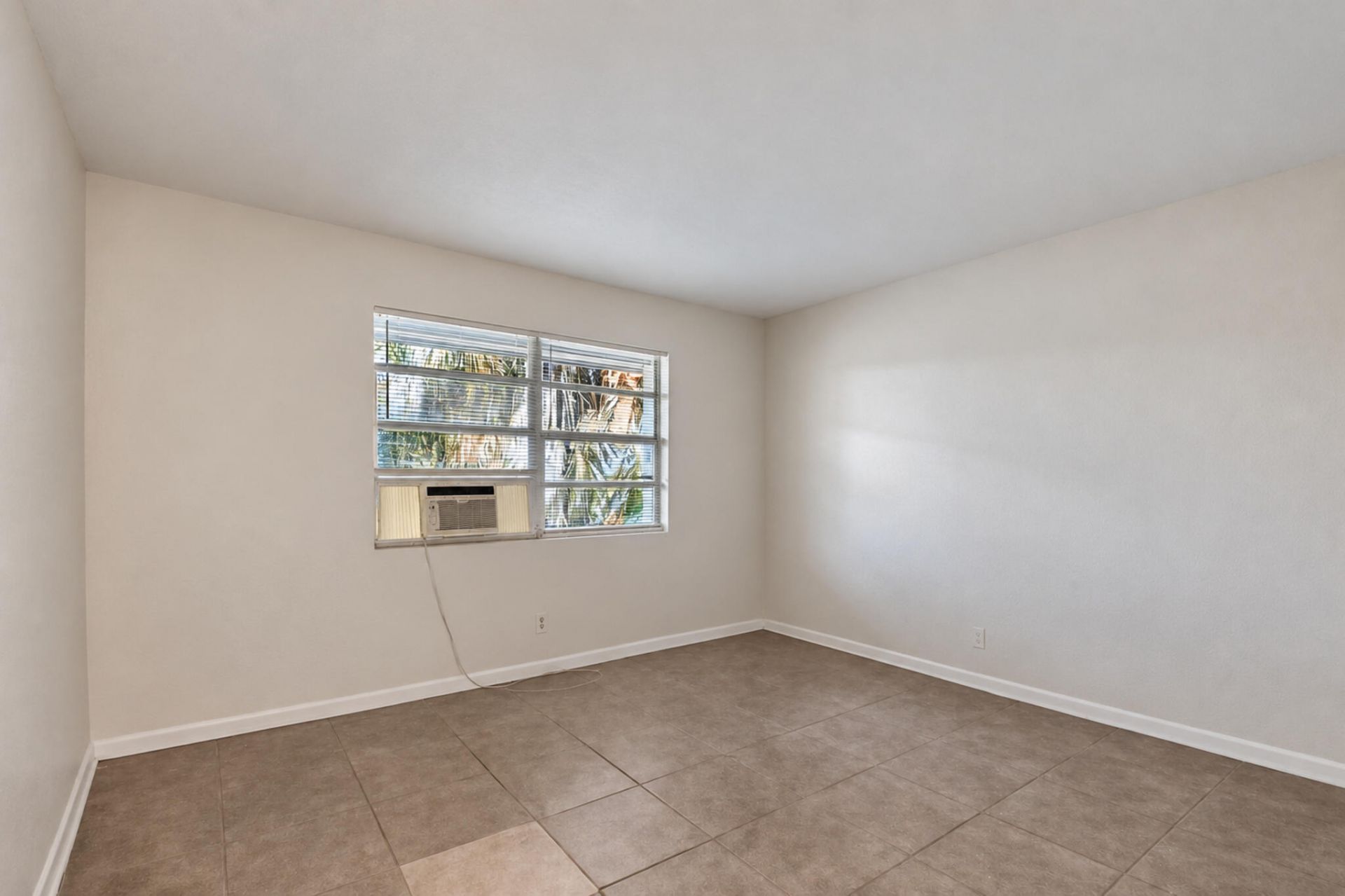 633 10th Street, Unit 1-5, West Palm Beach, FL 33422 Photo