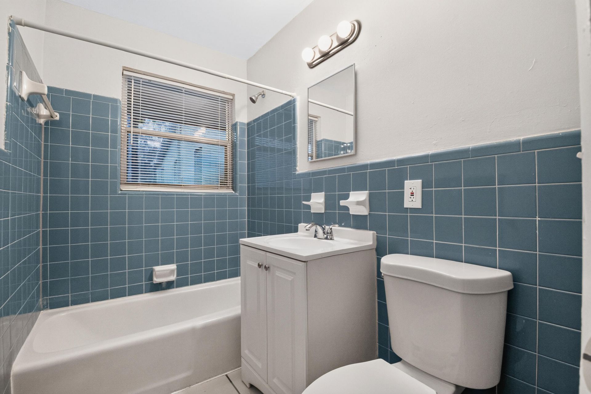 633 10th Street, Unit 1-5, West Palm Beach, FL 33422 Photo
