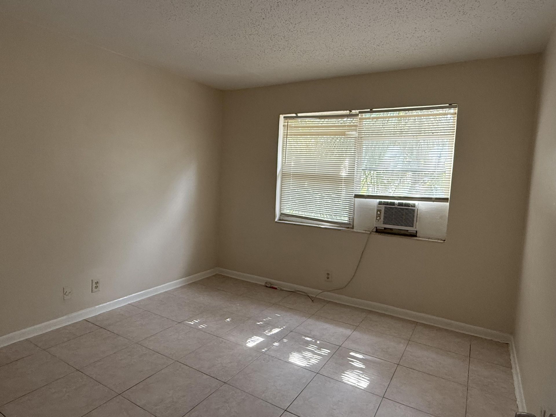 633 10th Street, Unit 1-5, West Palm Beach, FL 33422 Photo