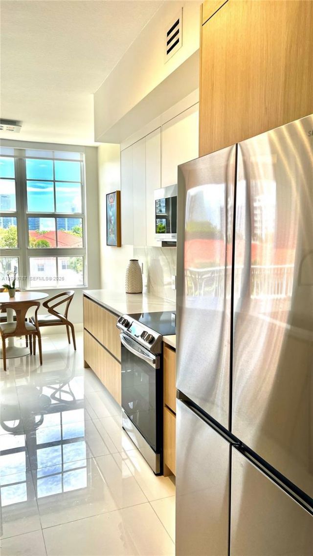 3001 NE 185th St , Unit 421, Aventura, FL 33180 Photo