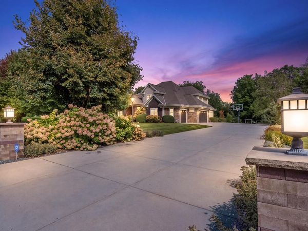 11542 N Creekside COURT, Mequon, WI 53092