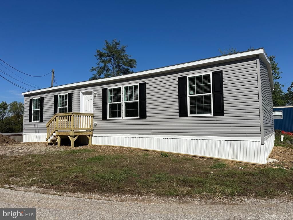 1365 RED HILL ROAD, NEW OXFORD, PA 17350