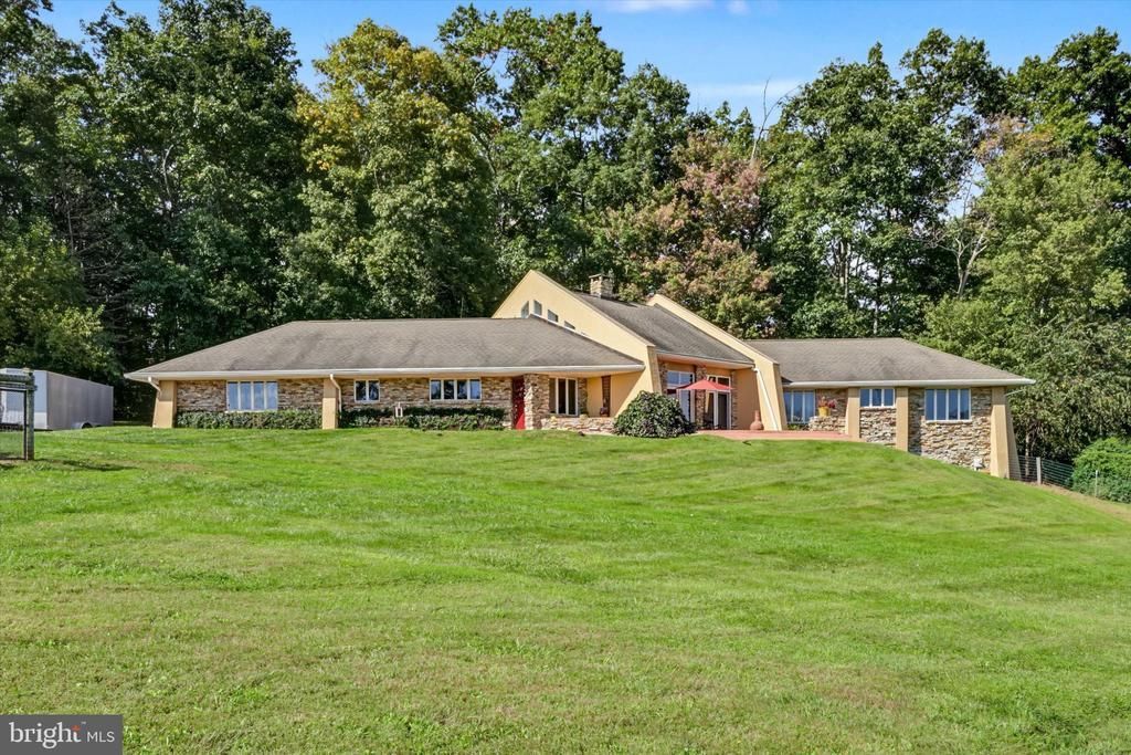 8272 WOODBINE ROAD, AIRVILLE, PA 17302